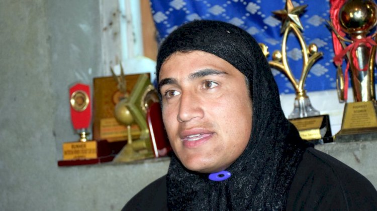 कश्मीर की ‘जासिया’ रूढ़िवादी परंपराओं को तोड़कर बढ़ी आगे