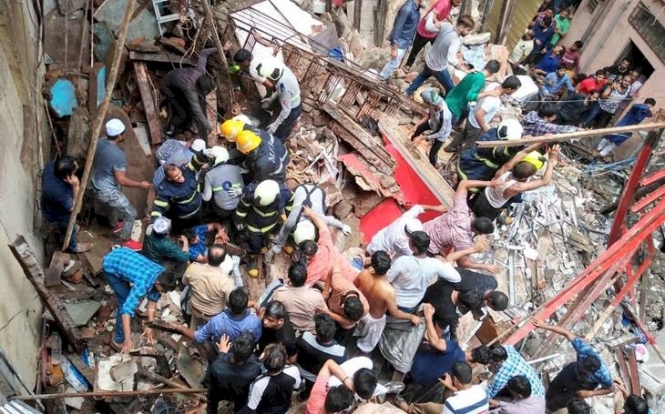 मुंबई के डोंगरी में इमारत गिरने से 12 लोगों की मौत, कई घायल
