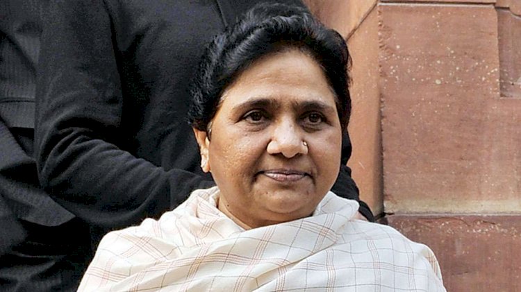मायावती के भाई पर आयकर का बड़ा एक्शन, 400 करोड़ का प्लॉट जब्त