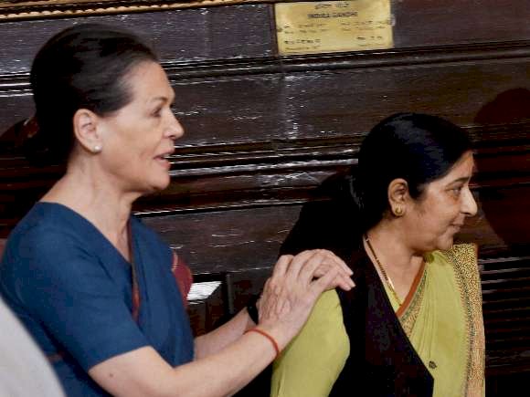 जानिए, कैसे सुषमा के यूं ही चले जाने से हजारों अनाम लोगों को है  निजी क्षति?