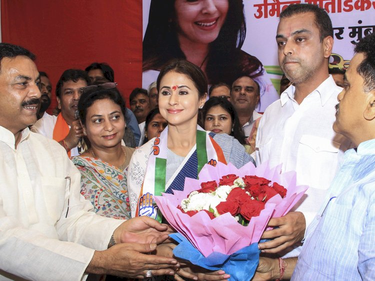 अभिनेत्री से नेता बनीं उर्मिला मातोंडकर ने कांग्रेस से किया किनारा, अब किसको देंगी सहारा?