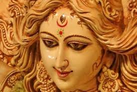 माँ चंद्रघंटा अपने साधकों को सुख-संपन्नता, ऐश्वर्य-कीर्ति एवं सुखी गृहस्थ जीवन का देती हैं वरदान