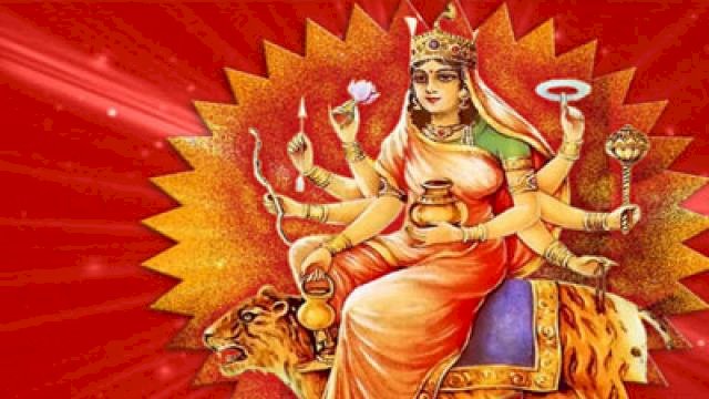 माँ चंद्रघंटा अपने साधकों को सुख-संपन्नता, ऐश्वर्य-कीर्ति एवं सुखी गृहस्थ जीवन का देती हैं वरदान