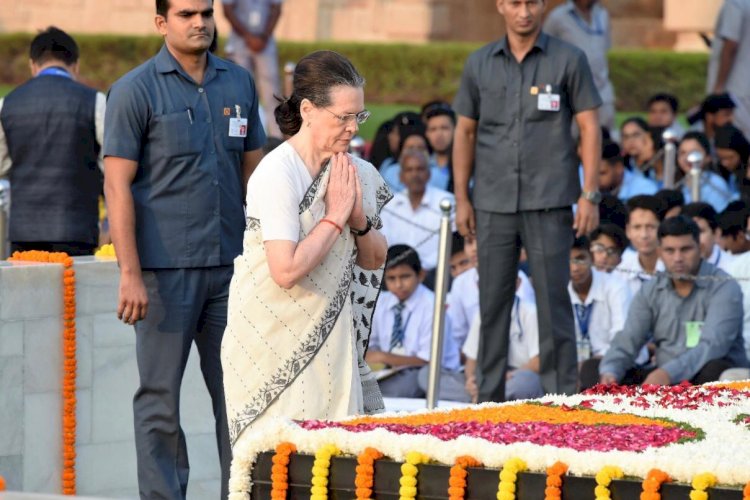 जानिए, गांधी जयंती पर कांग्रेस अध्यक्ष सोनिया गांधी ने आरएसएस और बीजेपी को क्या कहा?