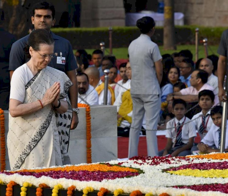 जानिए, गांधी जयंती पर कांग्रेस अध्यक्ष सोनिया गांधी ने आरएसएस और बीजेपी को क्या कहा?