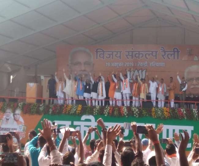 प्रधानमंत्री नरेंद्र मोदी ने कश्मीर मसले पर कांग्रेस को कोसा,कहा-दूसरे देश में बैठे लोग नहीं, हम और कश्मीरी तय करेंगे कश्मीर की तकदीर!