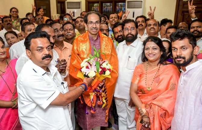 शिवसेना को सीएम पद से कम कुछ भी स्वीकार नहीं,उद्धव ठाकरे ने नवनिर्वाचित विधायकों की बैठक में लिया फैसला, सभी विधायकों ने एक स्वर में किया समर्थन