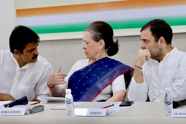 कांग्रेस महाराष्ट्र में शिवसेना के साथ गठबंधन सरकार बनाने पर राजी,कांग्रेस कार्यसमिति की बैठक में लगी मुहर!