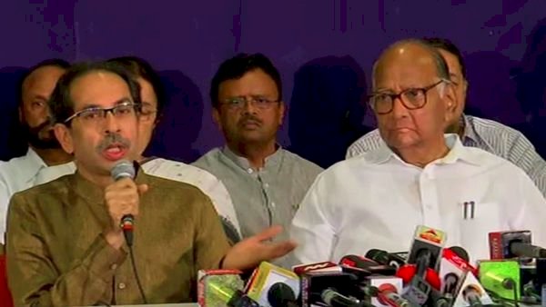 महाराष्ट्र  : एनसीपी प्रमुख शरद पवार पूरे मामले से थे अनभिज्ञ,शिवसेना-एनसीपी की साझा प्रेस कॉन्फ्रेस में दी जानकारी,शरद-उद्धव का दावा-बहुमत साबित नहीं कर सकेगी फडणवीस सरकार