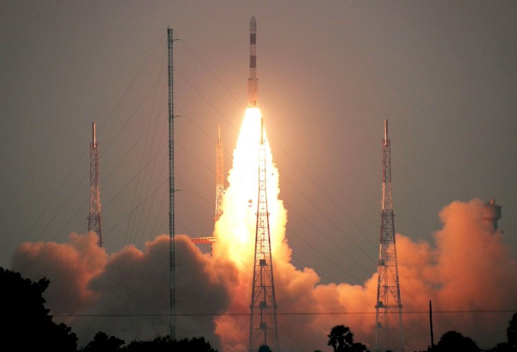 भारतीय वैज्ञानिकों ने अंरतिक्ष के क्षेत्र में रचा एक और इतिहास,चंद्रयान-2 के बाद तीसरी पीढ़ी के उन्नत भू-सर्वेक्षण उपग्रह काटोर्सैट-3 का किया सफल प्रक्षेपण 