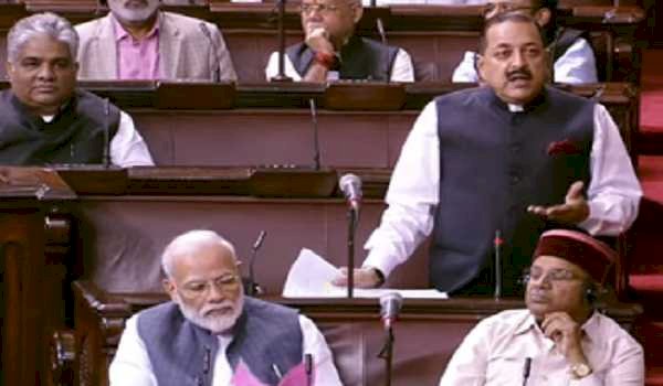 खुशखबरी : नरेंद्र मोदी सरकार का बड़ा फैसला, 58 नहीं 60 साल ही होगी सरकारी कर्मचारियों की रिटायरमेंट उम्र,ए और बी ग्रुप के कर्मचारी को होगा लाभ 