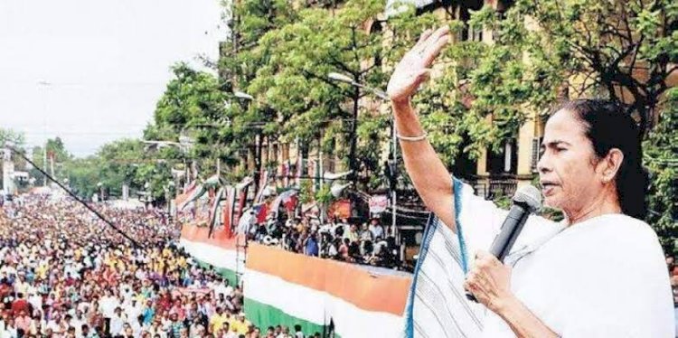 पश्चिम बंगाल में NRC और CAB को अनुमति नहीं देंगी मुख्यमंत्री ममता बनर्जी, कोलकाता की रैली में कहा- चाहो तो बर्खास्त कर दो बंगाल सरकार! 