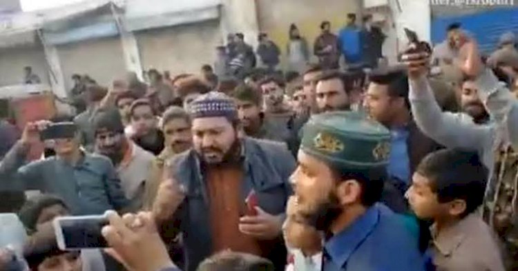 राहुल और प्रियंका गांधी ने की गुरुद्वारा ननकाना साहिब पर हुए पथराव की निंदा,कहा-कट्टरता ऐसी खतरनाक और पुराना जहर जिसकी कोई सीमा नहीं