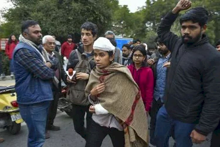 दिल्ली पुलिस ने जेएनयू छात्र संघ की अध्यक्ष आइशी घोष समेत 18 लोगों के खिलाफ किया मामला दर्ज, 4 जनवरी को सर्वर रूम में तोड़फोड़ का है आरोप
