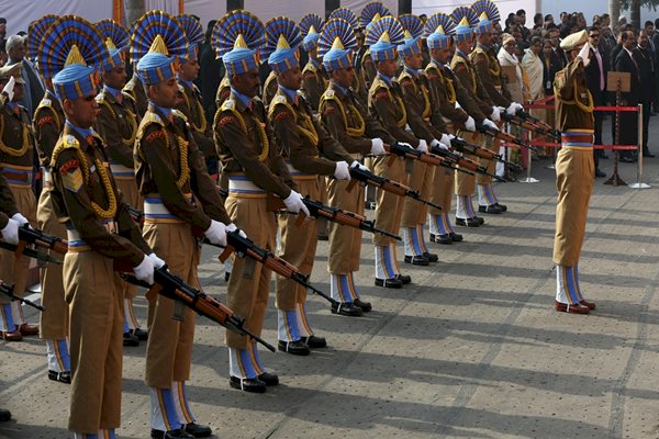 पुलवामा के  शहीदों को सलाम : ‘तुम्हारे शौर्य के गीत,कर्कश शोर में खोये नहीं। गर्व इतना था कि हम देर तक रोये नहीं।, 'हमने भूला नहीं, हमने छोड़ा नहीं।