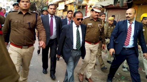 दिल्ली हिंसा : राष्ट्रीय सुरक्षा सलाहकार अजित डोभाल ने हिंसाग्रस्त इलाकों का किया दौरा,सामान्य होते हालात पर जताई संतुष्टि, कहा-इंशा अल्लाह जल्द शांति होगी