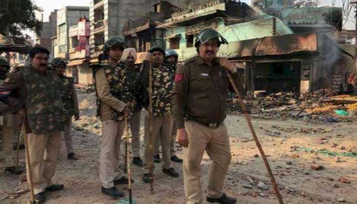 दिल्ली हिंसा : दंगाइयों की संपत्ति कुर्क करेगी दिल्ली पुलिस,जुर्माना वसूलकर करेगी नुकसान की भरपाई, दंगाइयों की पहचान में जुटी SIT और स्थानीय पुलिस