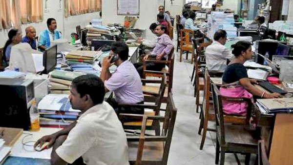 Corona Effect : केंद्र के बाद अब यूपी और उत्तराखंड सरकार ने भी महंगाई भत्ता पर लगाई रोक,करीब 20 लाख कर्मचारी और पेंशनभोगी होंगे प्रभावित