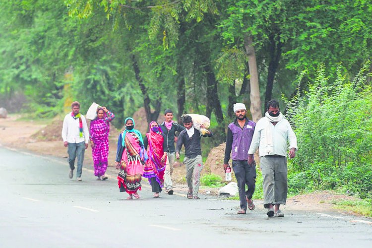 Corona Effect : लॉकडाउन और कोरोना महामारी मजदूरों पर पड़ी भारी,लाखों कामगार हुए बेरोजगार, अब तक 45 मजदूरों की हो चुकी है मौत
