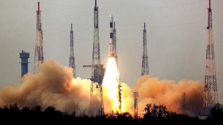 वित्त मंत्री निर्मला सीतारमण ने राहत की चौथी किस्त में की सिर्फ सुधारों की बात,कोल सेक्टर में कॉमर्शल माइनिंग को मिलेगी मंजूरी,रक्षा उत्पादन में एफडीआई सीमा को 49 से बढ़ाकर 74 फीसदी किया जाएगा