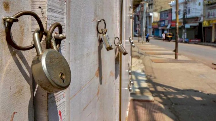 दिल्ली, मुंबई के बाद गुजरात में बढ़ेंगी पाबंदियां? HC ने दिया वीकेंड कर्फ्यू लगाने का आदेश