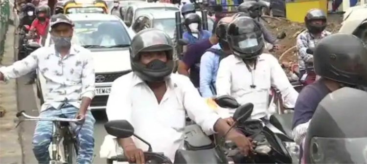 पटना में दिखी लोगों की भीड़, पुलिस ने कहा- सुबह से काट रहे हैं चालान, नहीं समझ रहे लोग