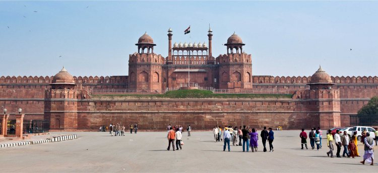 दिल्ली पुलिस के वेश में लाल किले में घुस सकते हैं खालिस्तानी समर्थक, खुफिया अलर्ट के बाद हाई लेवल मीटिंग जारी