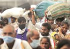 दिल्ली में वीकेंड कर्फ्यू लगने के बाद फिर प्रवासी श्रमिकों का पलायन शुरू, आनंद विहार बस अड्डे पर उमड़ी भीड़