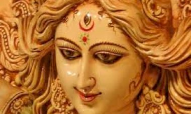 माँ चंद्रघंटा अपने साधकों को सुख-संपन्नता, ऐश्वर्य-कीर्ति एवं सुखी गृहस्थ जीवन का देती हैं वरदान