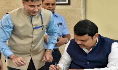 महाराष्ट्र में मुख्यमंत्री देवेंद्र फडणनीस ने संभाला कार्यभार,बहुमत साबित करने के लिए 30 नवंबर नहीं,7 दिसंबर तक का मिला है समय,सुप्रीम कोर्ट में मुकुल रोहतगी ने किया खुलासा