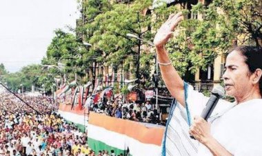 पश्चिम बंगाल में NRC और CAB को अनुमति नहीं देंगी मुख्यमंत्री ममता बनर्जी, कोलकाता की रैली में कहा- चाहो तो बर्खास्त कर दो बंगाल सरकार! 