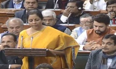 केंद्रीय वित्त मंत्री निर्मला सीतारमण ने रचा इतिहास, अब तक का सबसे लंबा 2 घंटे 40 मिनट तक बजट भाषण दिया