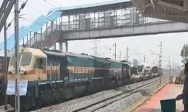 सफर से संकट मोचक तक... रेलवे ने पहली लहर में मजदूरों को पहुंचाया घर, दूसरी में मरीजों के लिए लाया सांसें