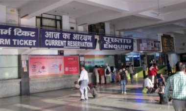 रेलवे रिजर्वेशन काउंटरों की होगी नीलामी? केंद्र सरकार ने दिया ये जवाब
