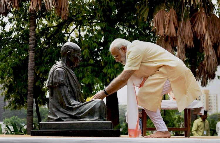 गांधी से दिल लगा बैठे हैं मोदी