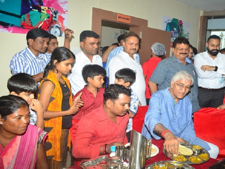 पलास्टिक कचरा लाओ,भरपेट भोजन खाओ, प्रदूषण नियंत्रण एवं पर्यावरण संरक्षण की दिशा में छत्तीसगढ़ सरकार की अनोखी पहल