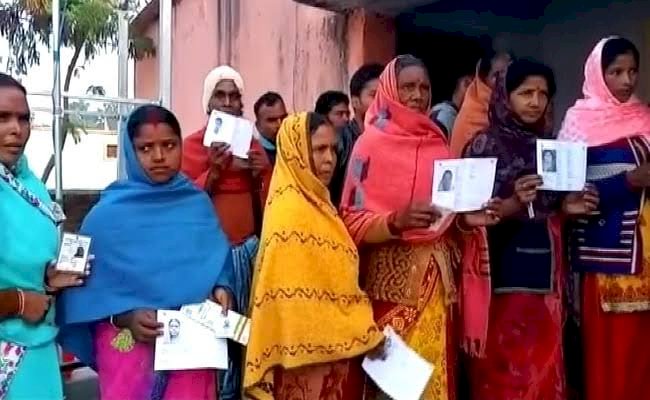 झारखंड में जेएमएम-कांग्रेस-आरजेडी गठबंधन को स्पष्ट जनादेश,बीजेपी 15 फीसदी अधिक वोट पाकर भी जेएमएम से सत्ता नहीं बचा पाई