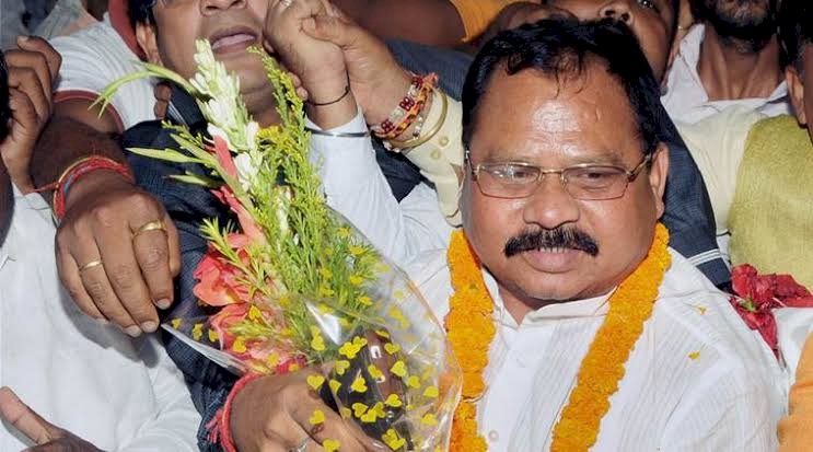 झारखंड : मुख्यमंत्री रघुवरदास और बीजेपी प्रदेश अध्यक्ष लक्ष्मण गिलुवा समेत पार्टी के कई अन्य उम्मीदवारों को मिली करारी हार, कांग्रेस, जेएमएम, जेवीएम और एजेएसयू अध्यक्ष ने दर्ज की जीत