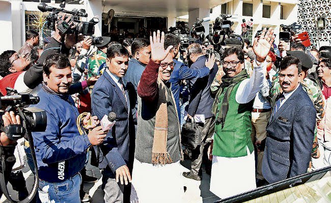 JMM के रवींद्रनाथ महतो बने झारखंड विधानसभा के अध्यक्ष,मुख्यमंत्री हेमंत सोरेन ने पेश की 4,210 करोड़ रुपये की तीसरी अनुपूरक बजट