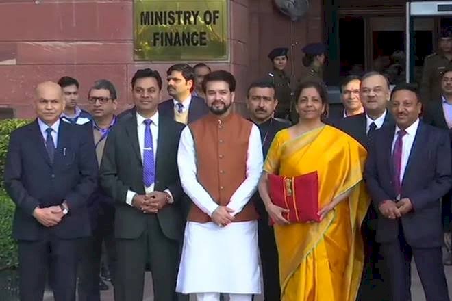 केंद्रीय वित्त मंत्री निर्मला सीतारमण ने रचा इतिहास, अब तक का सबसे लंबा 2 घंटे 40 मिनट तक बजट भाषण दिया