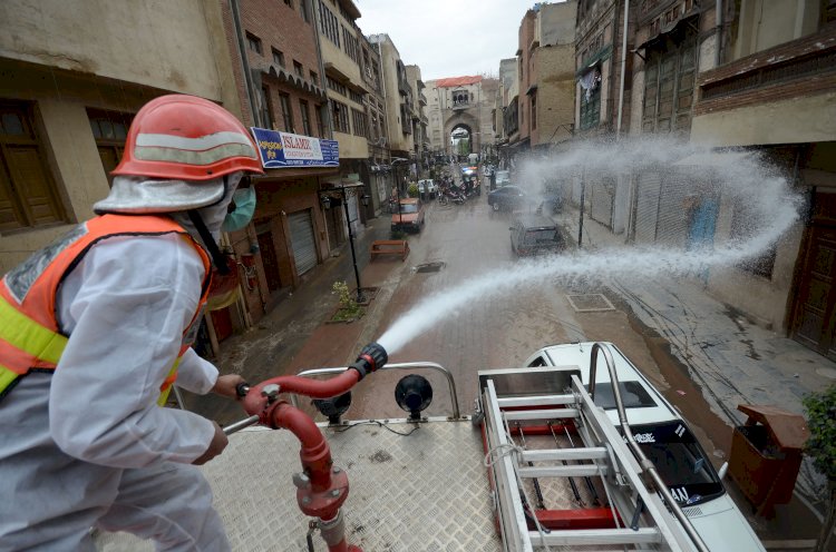 Corona Updates: कोरोना संक्रमितों पर हानिकारक है दवाइयों का छिड़काव,शारीरिक और मानसिक रूप से पहुंचाता है नुकसान,स्वास्थ्य मंत्रालय ने दी जानकारी