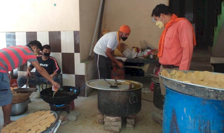 Corona Update : कोरोना संकट के बीच संघ की सकारात्मक पहल,गाजियाबाद की खोड़ा कॉलोनी में भी सहायता केंद्रों का संचालन,जरूरतमंदों के बीच हो रहा है भोजन और खाद्य सामग्रियों का वितरण