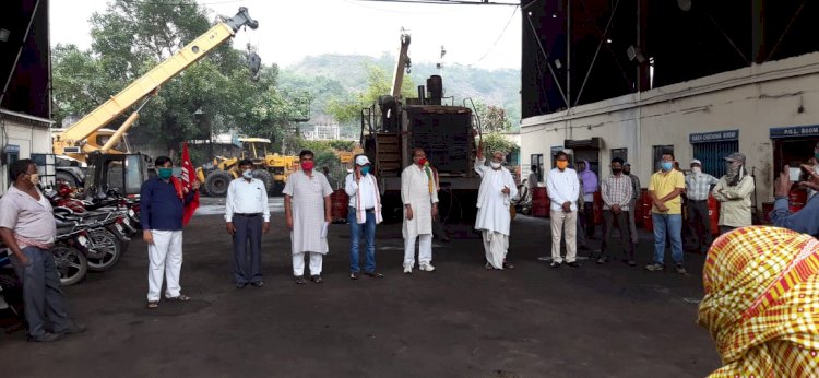 केंद्र सरकार की मजदूर विरोधी नीतियों के खिलाफ संयुक्त मोर्चा की बैठक,22 मई को फुसरो में ढोरी महाप्रबंधक के समक्ष करेंगे प्रदर्शन,कोल सेक्टर में निजी कंपनियों की एंट्री की घोषणा से हैं नाराज