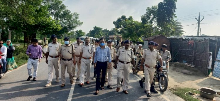 मोहर्रम पर्व को लेकर प्रशासन की तरफ़ से फ़्लैग मार्च ।